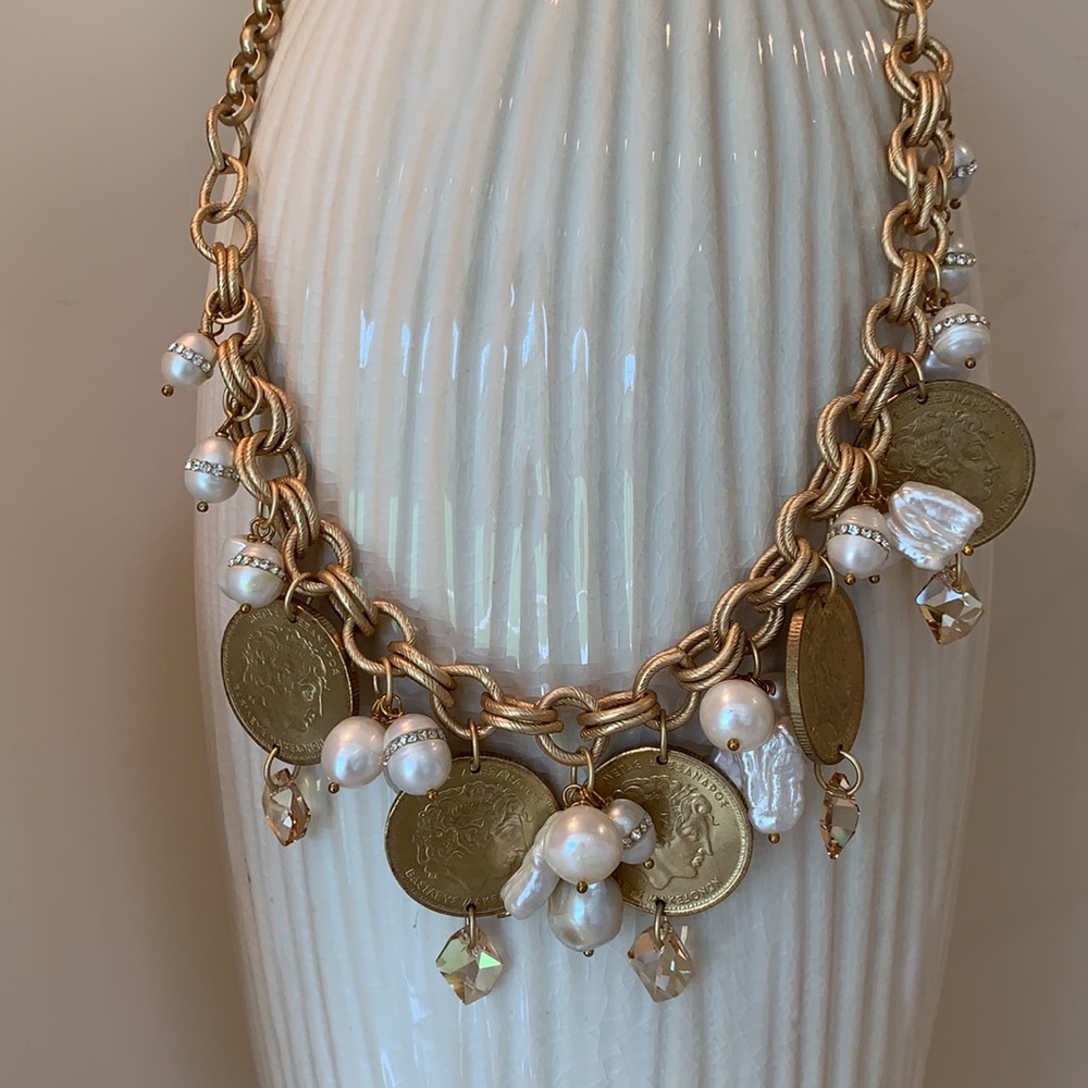 Boutique necklace with coin pearls w rhinestones. - Picture 5 of 9